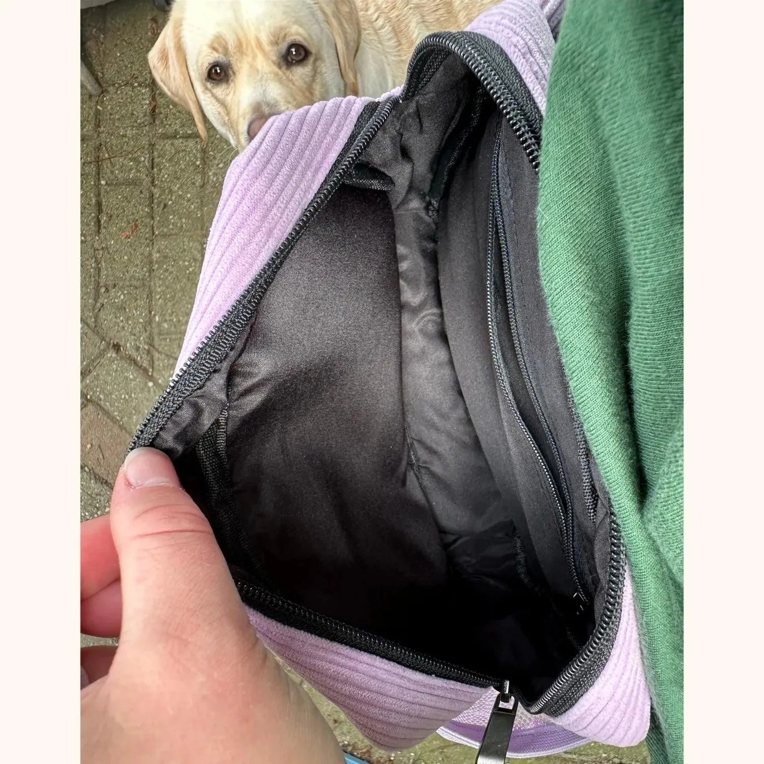 Dogmom Fanny Bag - Lovely lavender - Ted's and Tails - Beloningtasje voor hondensnacks, boetiek, dogmom bag, In stijl op pad met je hond, Kerst met je hond, Kerstkado voor je hond, nieuw, Schoudertas voor dogdads, Schoudertas voor dogmoms, teds and tails, Waar laat ik het poepzakje van de hond?, Wandelen met de hond, wandeltas hond - By Marley