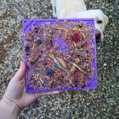 Likmat Bones - Sodapup - dogenrichment, Enrichment voor beginners, Enrichment voor honden, Hoe kan ik mijn hond rustig houden?, Je hond langzamer laten eten, likmat, Mentale stimulatie voor je hond, Sodapup, Verrijking voor honden - By Marley