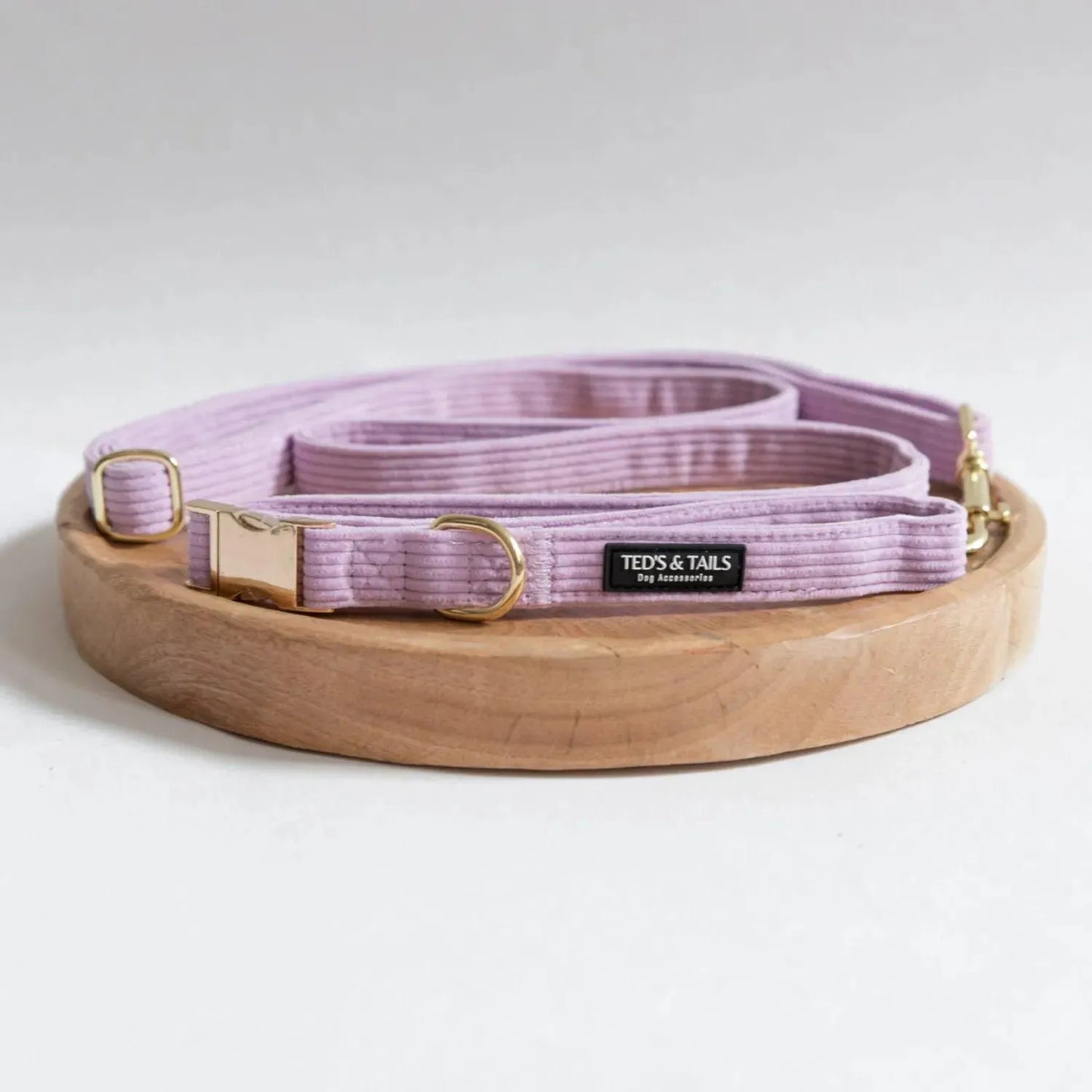 Lovely lavender collectie - Ted's and Tails - boetiek, handsfree hondenriem, hippe look voor je hond, honden outfit, hondentuigje, lente outfit voor je hond, looplijn voor je hond, nieuw, poepzakjeshouder, Stoer hondentuigje, teds and tails, y-tuigje voor de hond - By Marley