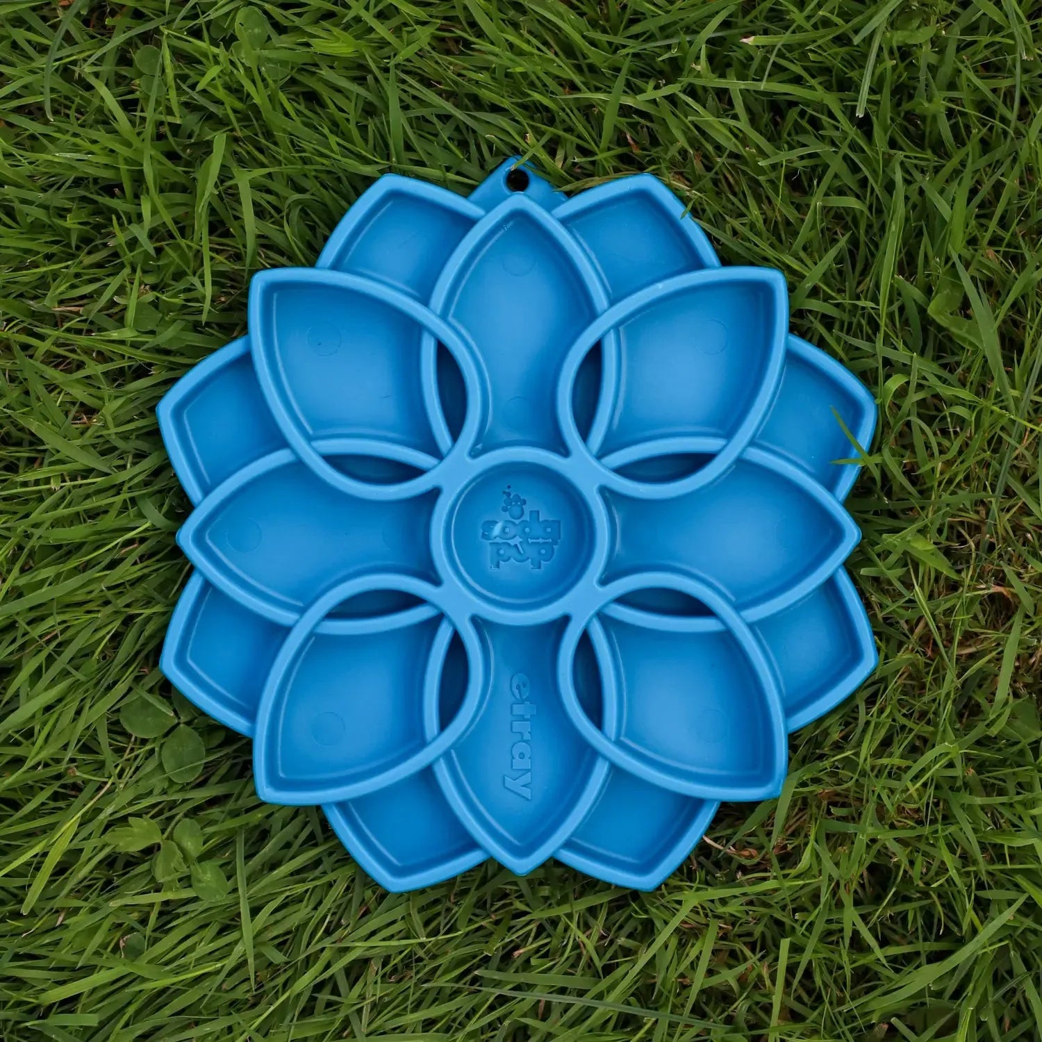 Mandala blauw - Sodapup - Enrichment voor beginners, Enrichment voor honden, Je hond langzamer laten eten, Mentale stimulatie voor je hond, slowfeeder, slowfeeder voor honden, Sodapup, Verrijking voor honden - By Marley