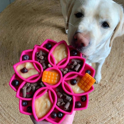 Mandala roze - Sodapup - Enrichment voor beginners, Enrichment voor honden, Je hond langzamer laten eten, je hond rustiger laten eten, Mentale stimulatie voor je hond, slowfeeder, slowfeeder voor honden, Sodapup, Verrijking voor honden - By Marley