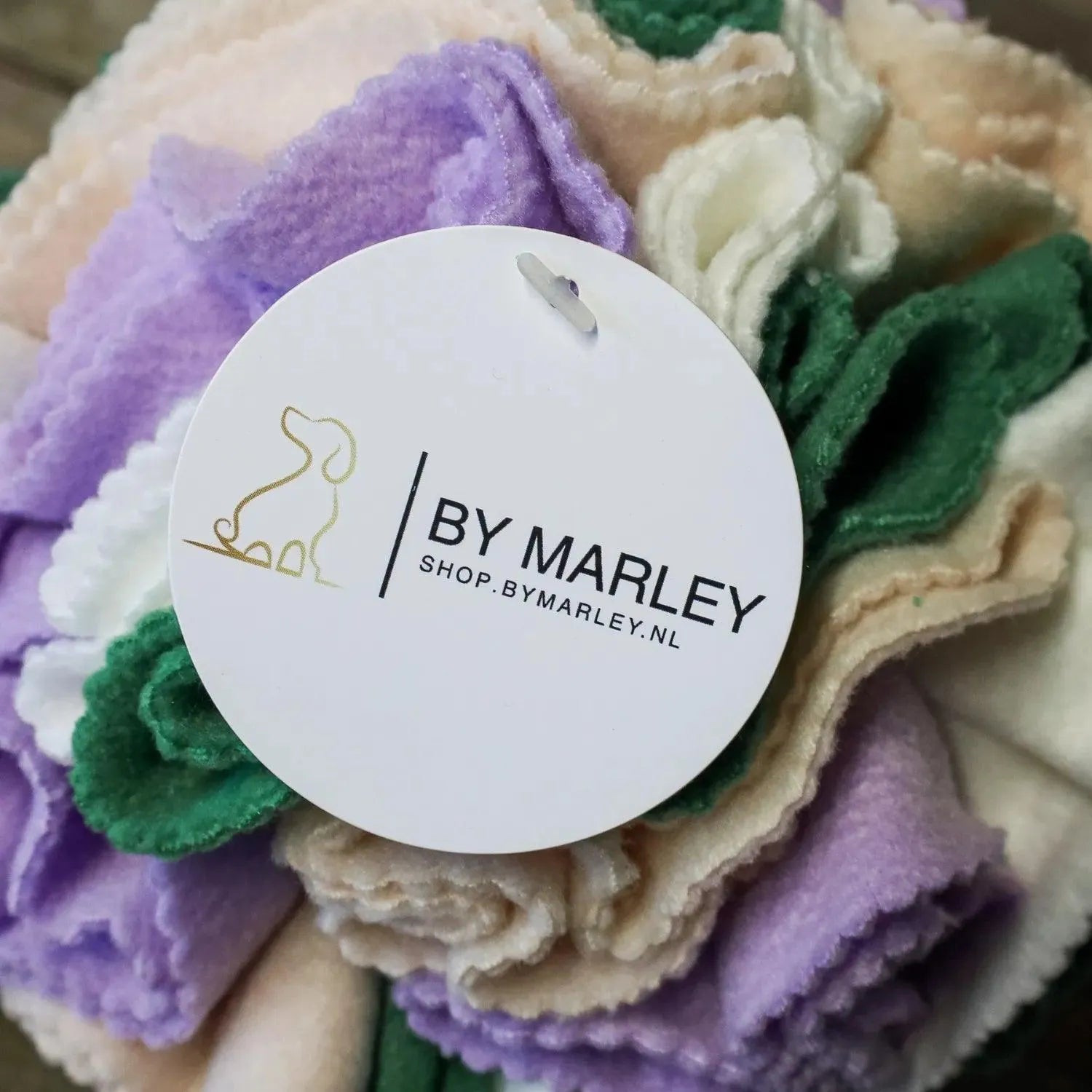 Persoonlijke snuffelbal - By Marley - by marley, Enrichment voor beginners, Enrichment voor honden, hersenwerk voor honden, Ontspanning door te snuffelen, Snuffel speelgoed voor honden, Snuffel speelgoed voor je hond, snuffelbal, snuffelen, Snuffelmat voor puppy's, verrijking speelgoed voor je hond, Verrijking voor een hond op leeftijd, Verrijking voor honden, Verrijking voor je hond, Verrijking voor je puppy, Verrijking voor puppy's - By Marley