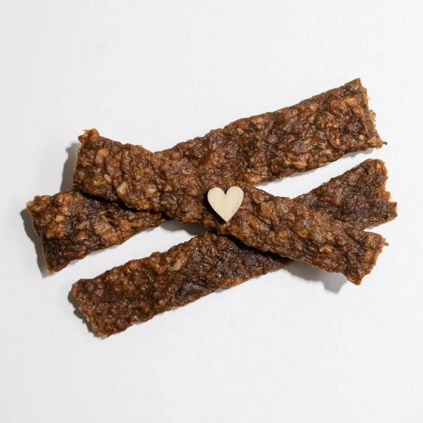 Vleesstrips konijn - by marley, Hondensnacks, hypoallergeen, Makkelijk te breken beloning voor je hond, natuurlijk, Natuurlijke hondensnack, snacks voor je pup - By Marley